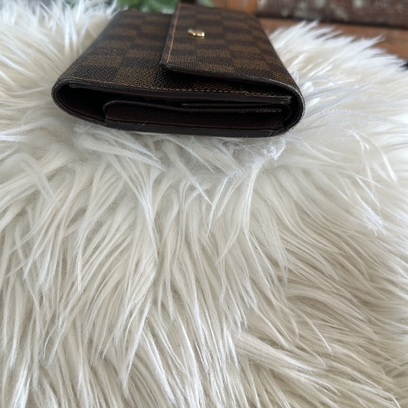 EUC Louis Vuitton international wallet - Picture 3 of 5